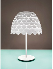 Carmen table lamp FontanaArte white color side view